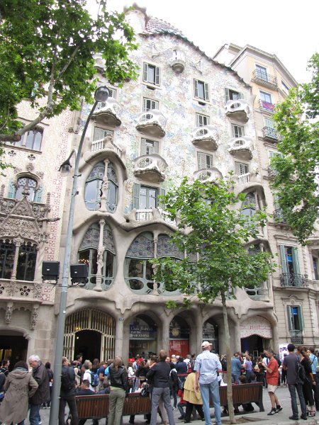 casa batllo.jpg - De Casa Batlló. Door Gaudi gebouwd met als hoofdthema Sint Joris.